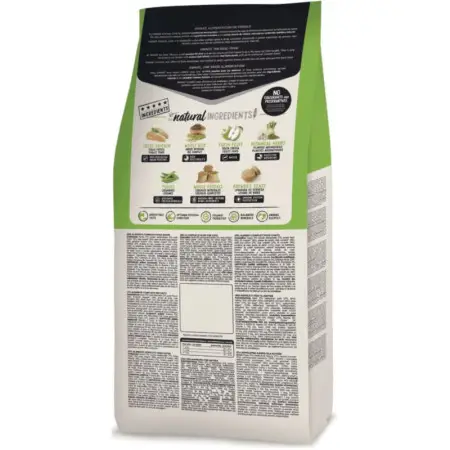 Ownat Classic Hairball Сухий корм для виведення грудочок шерсті у дорослих котів, з куркою, 4 кг
