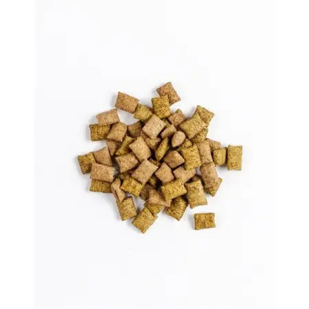 Хрумкі ласощі Savory Snack Подушечки для вибагливих котів, з куркою та сиром, 60 г